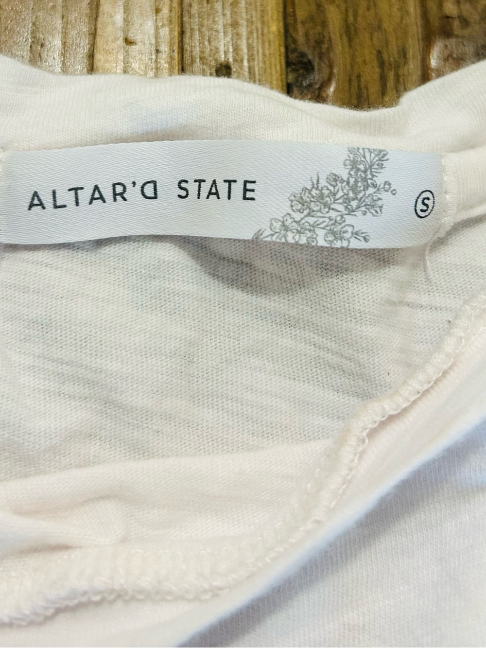 ALTAR’D STATE Surf's Up Coastal Cowgirl White Graphic Cropped Tee Small - Picture 5 of 5